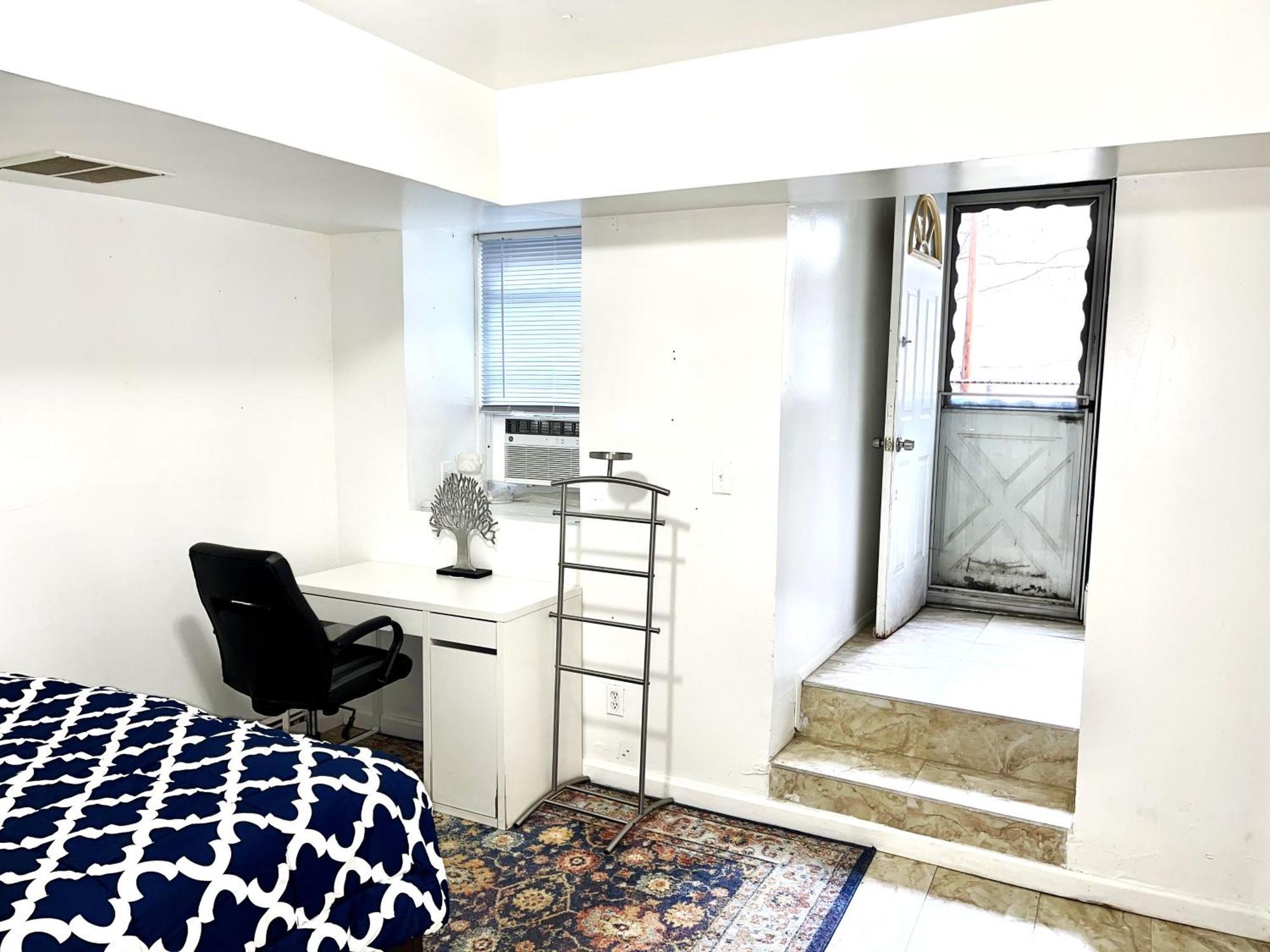 Appartement 2 Bedrooms Lr Kit Bath And Backyard 2 Stops To Manhattan *